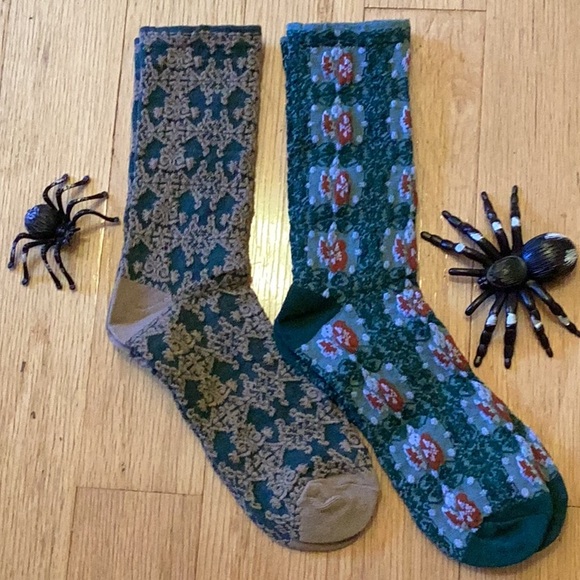 Delightfully delicate looking ladies socks with base color of forest green.  2 - Picture 2 of 2